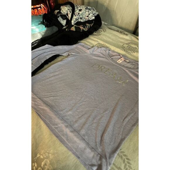 VIctoria secret lilac dream sweatshirt - Picture 1 of 3